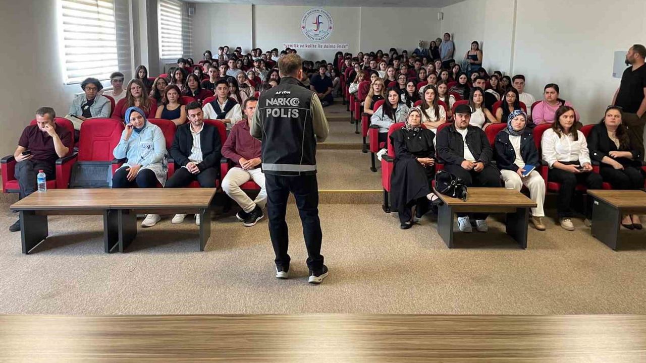 Üniversitede narko gençlik eğitimi: Afyon Kocatepe öğrencileri bilgilendirildi