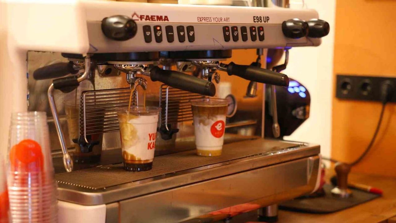 Üniversitelilerin yeni adresi Işıklı'daki Yurt Kafe