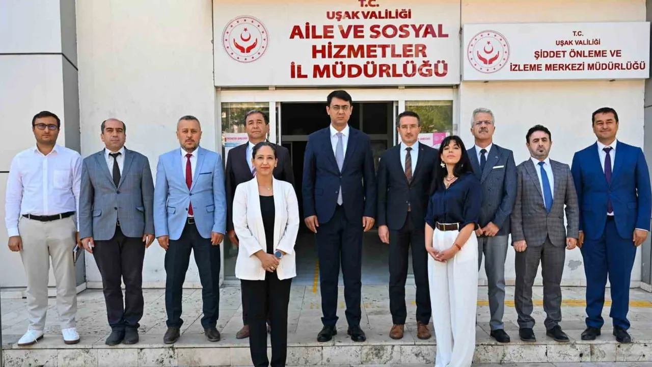 Uşak'ta aile odaklı sosyal programların uygulaması gözden geçirildi