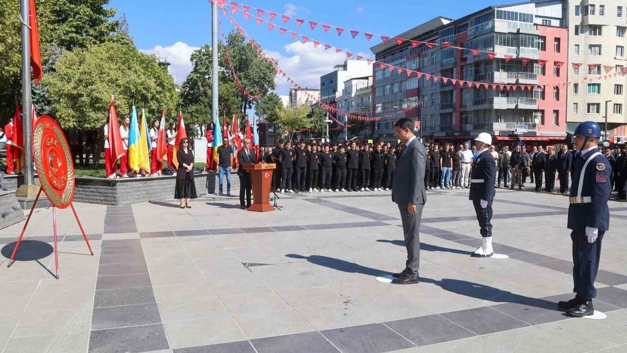 Uşak'ta gaziler günü töreni: protokol ve gaziler 15 Temmuz Şehitler Meydanı'nda buluştu