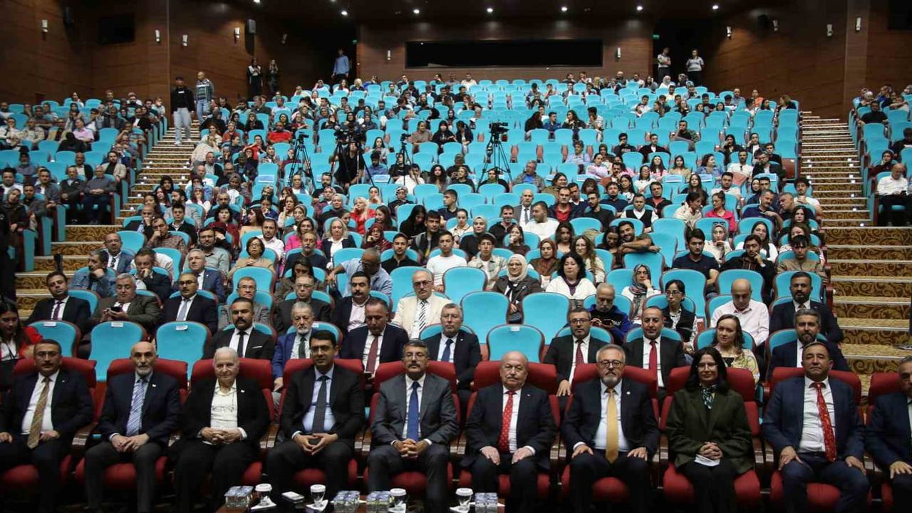 Uşak'ta Timsal Karabekir gençlere milli mücadelenin hikayesini anlattı