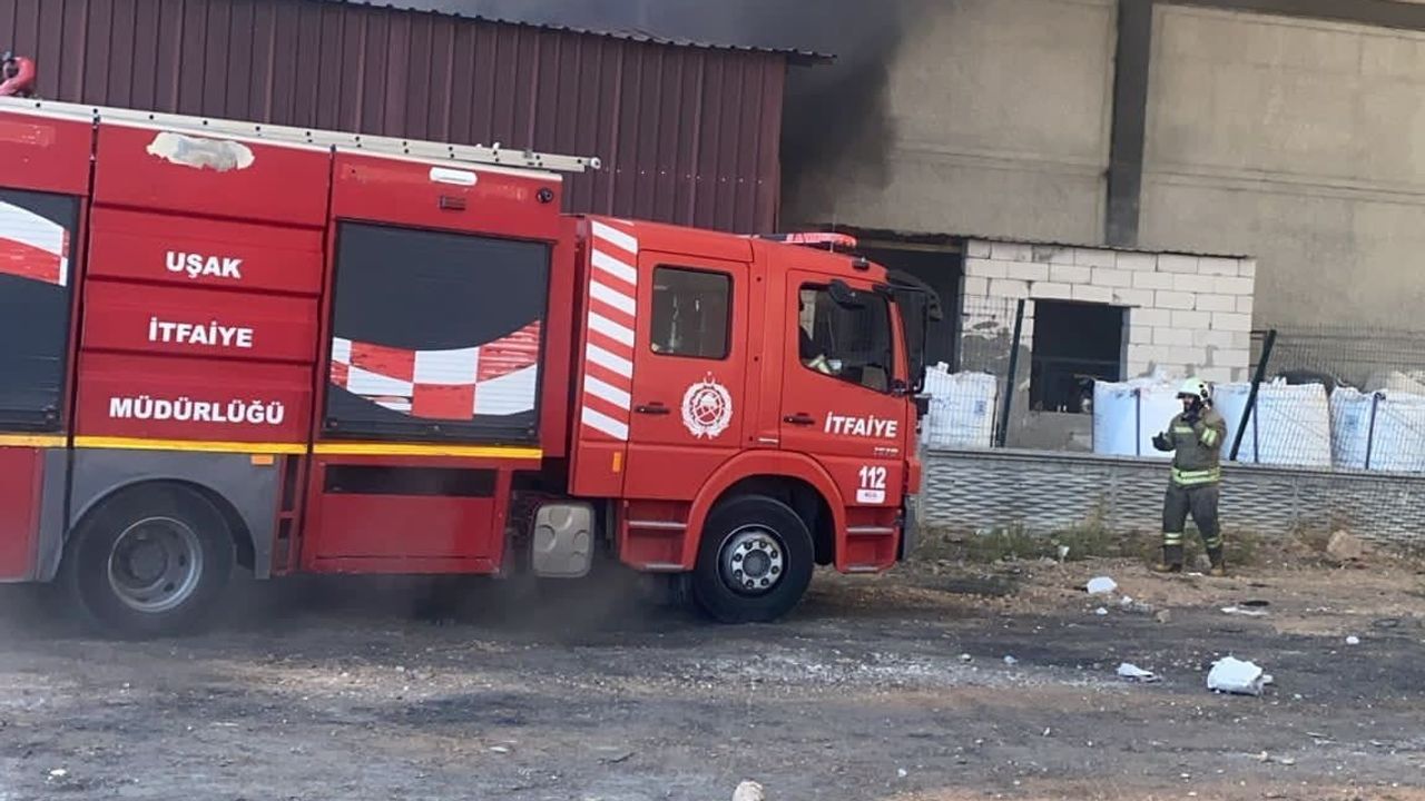 Uşak'ta üretim hattında alevler yükseldi, itfaiye söndürdü