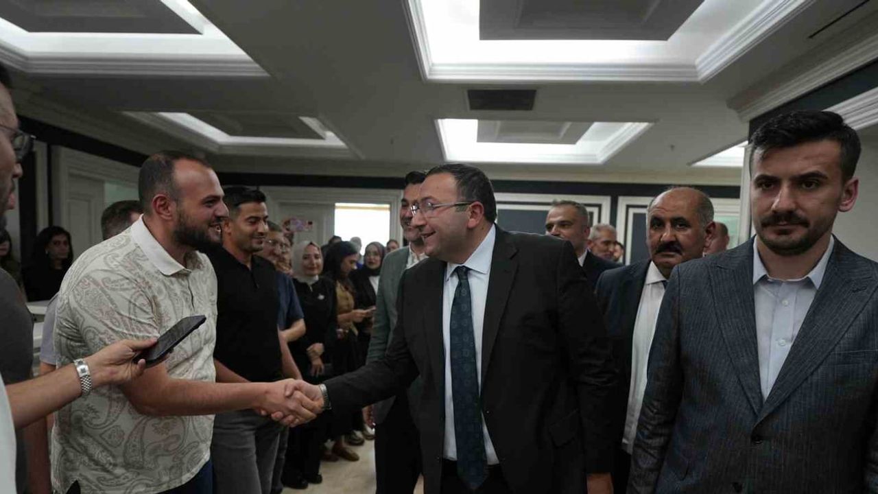 Üsküdar'da Dündar Ziya Gültekin göreve başladı, yönetim sokaktan olacak