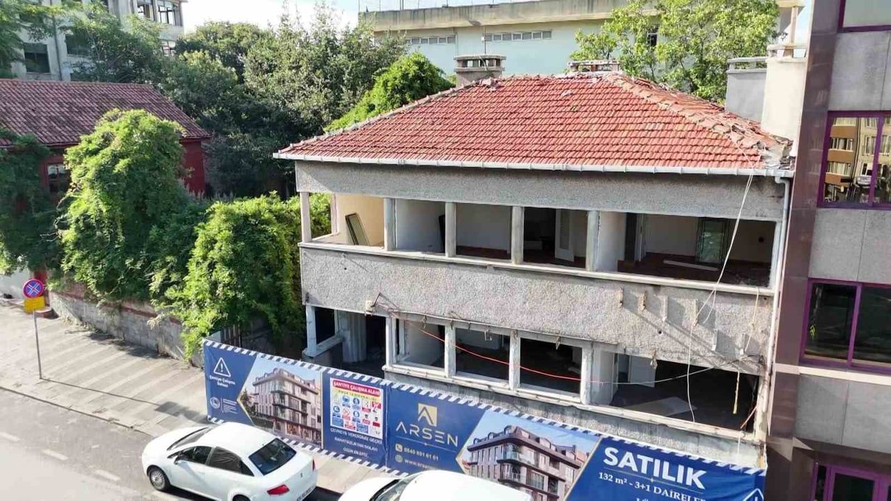 Üsküdar’da tavuklu doktorun evi kentsel dönüşümle vedalaşıyor