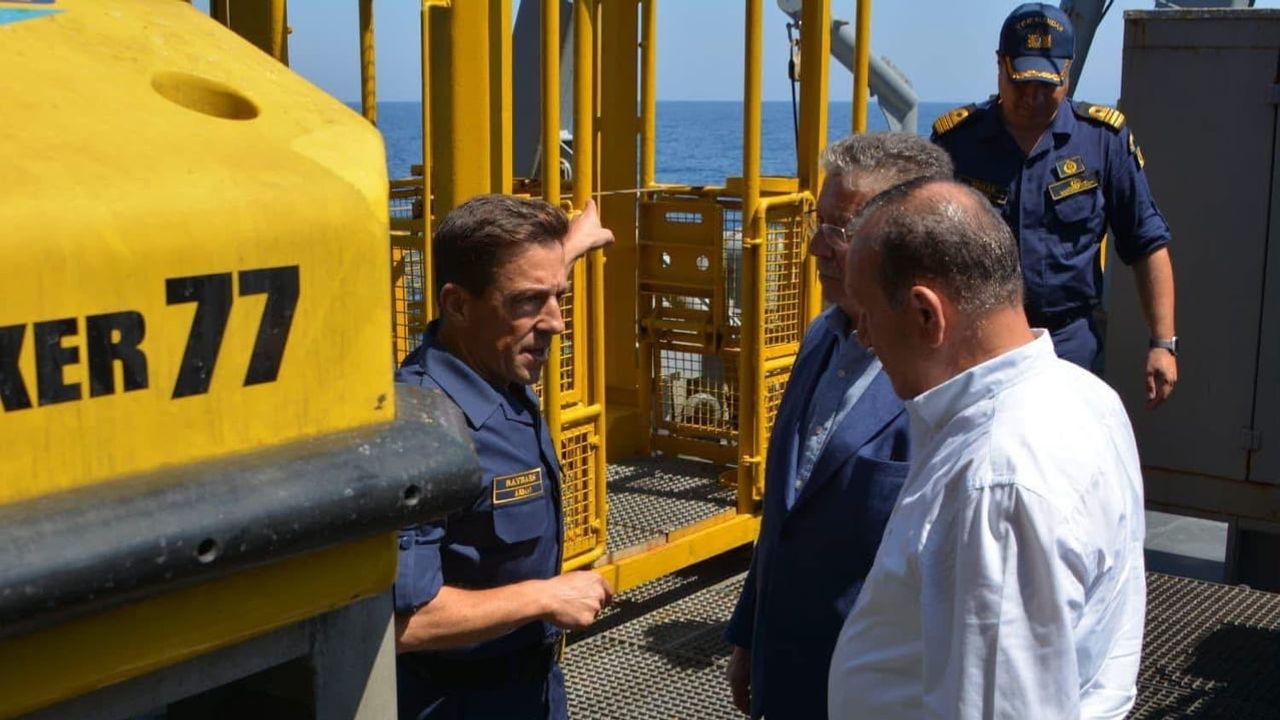 Üstel Girne açıklarındaki arama-kurtarma operasyonunu TCG Alemdar'da inceledi