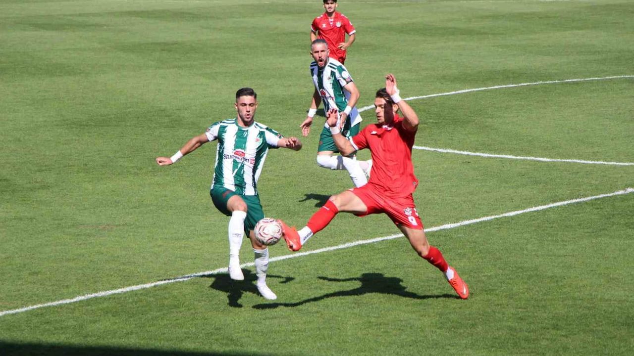 Uzatma gollerinin belirlediği mücadelede amasyaspor ile bulvarspor 2-2 berabere kaldı