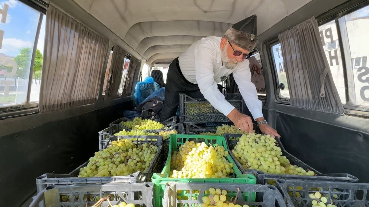Üzüm sepetiyle 1.800 kilometre: Elmacı Dede'nin Yüksekova yolculuğu