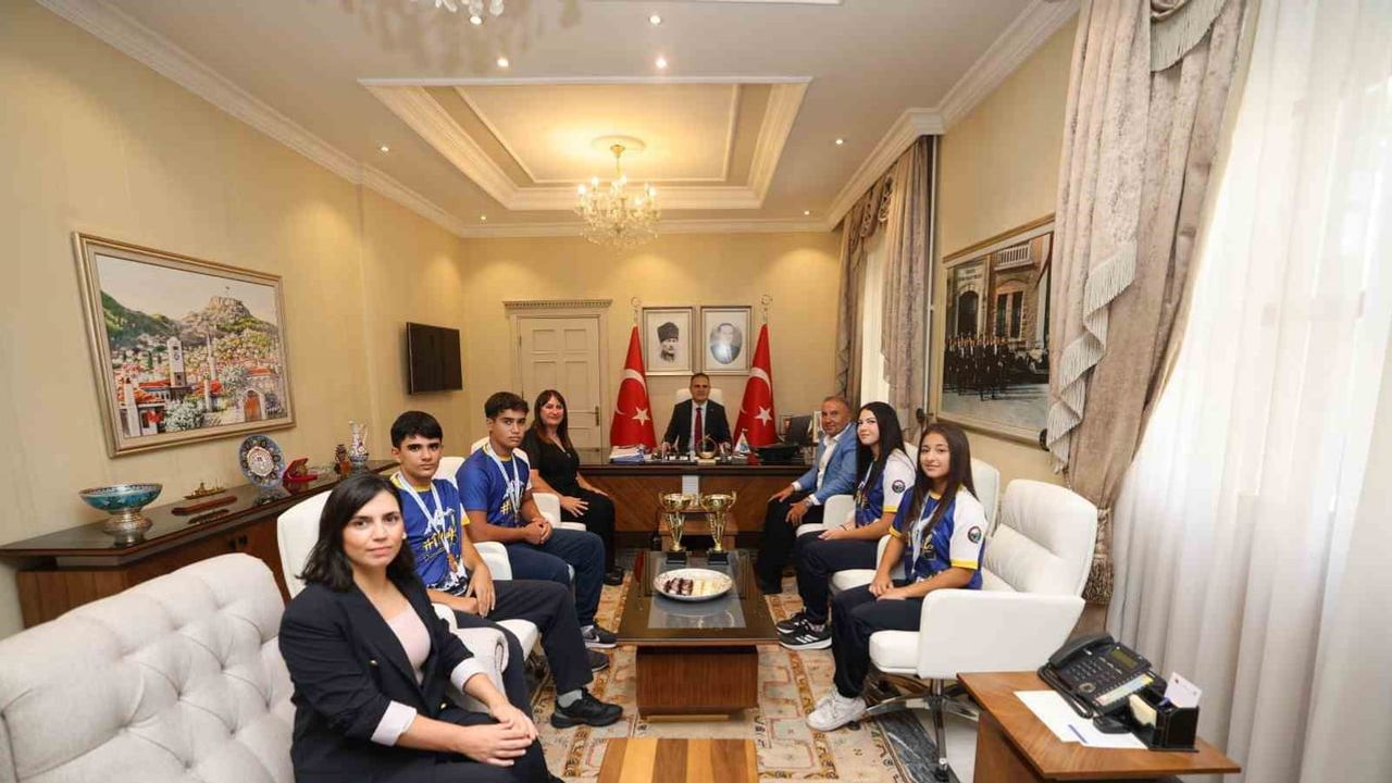 Vali Akbıyık yıldız rafting şampiyonlarını ağırladı