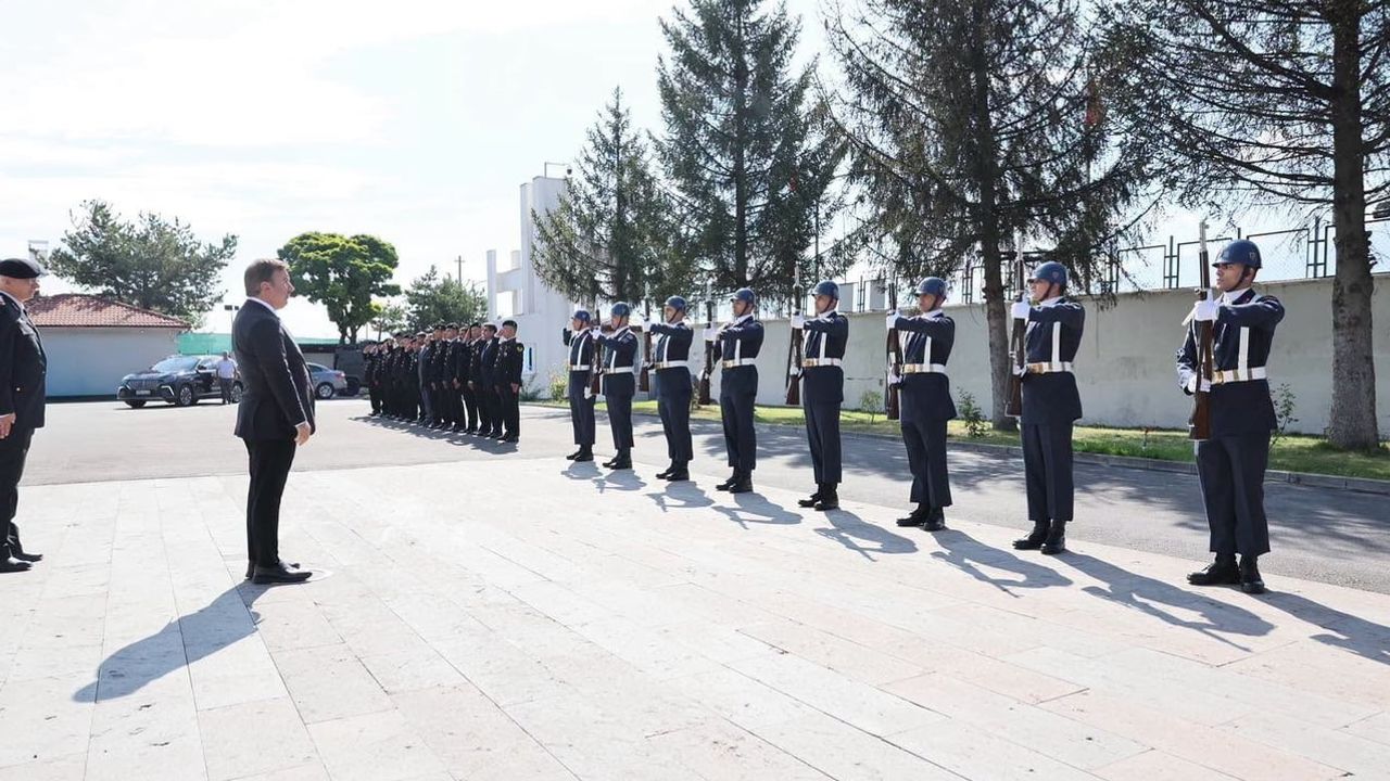 Vali Aydoğdu’dan iade-i ziyaret: jandarma komutanına başarı dileği