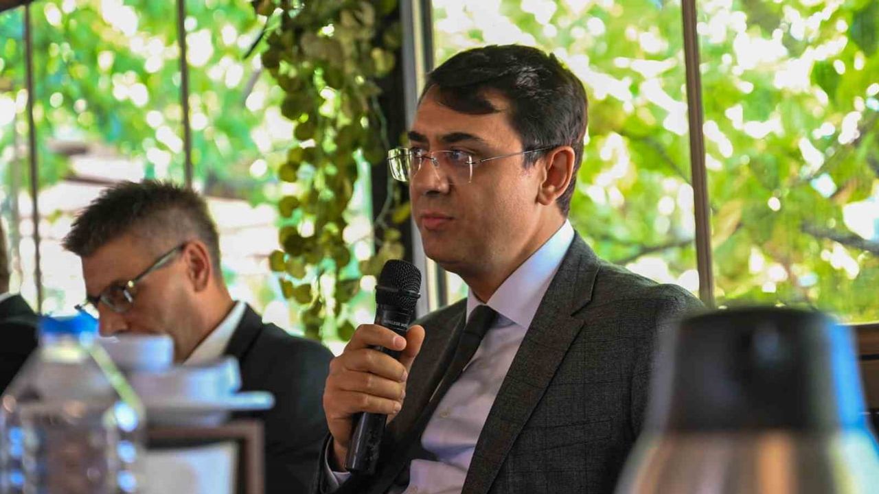 Vali Kartal muhtarlarla köy hizmetlerini görüştü