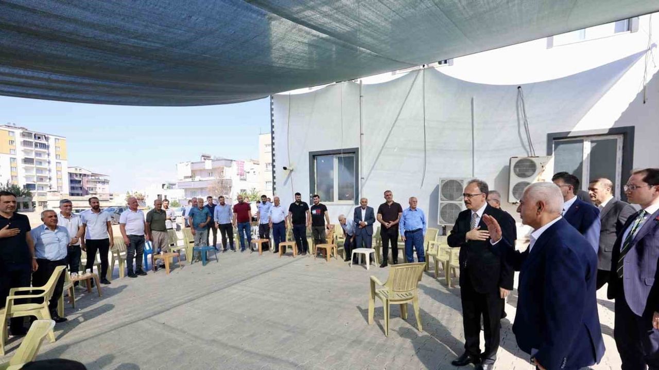 Vali Kızılkaya, kazada hayatını kaybeden kuzenlerin aile acısına ortak oldu