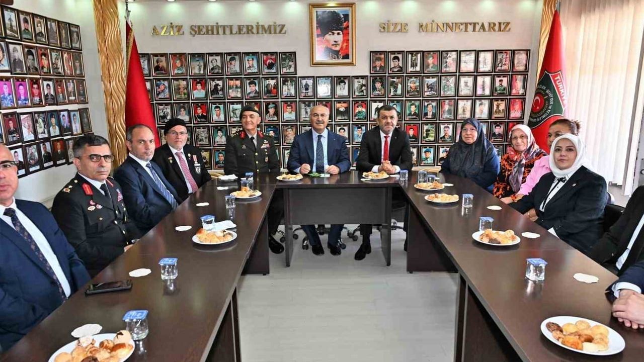 Vali Köşger gazilerin fedakârlığını ziyaretlerle yad etti