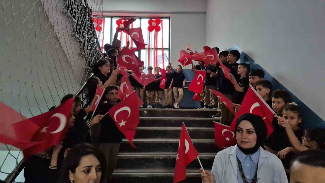 Vali Makas 2026-2027 eğitim yılının ilk ders zilini çaldı