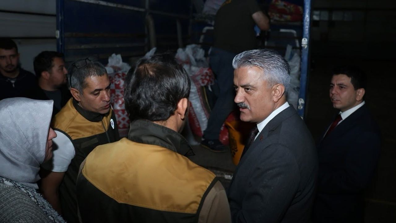 Vali Makas Çilimli'de üreticilerle bir araya gelerek TMO fındık alım merkezini inceledi