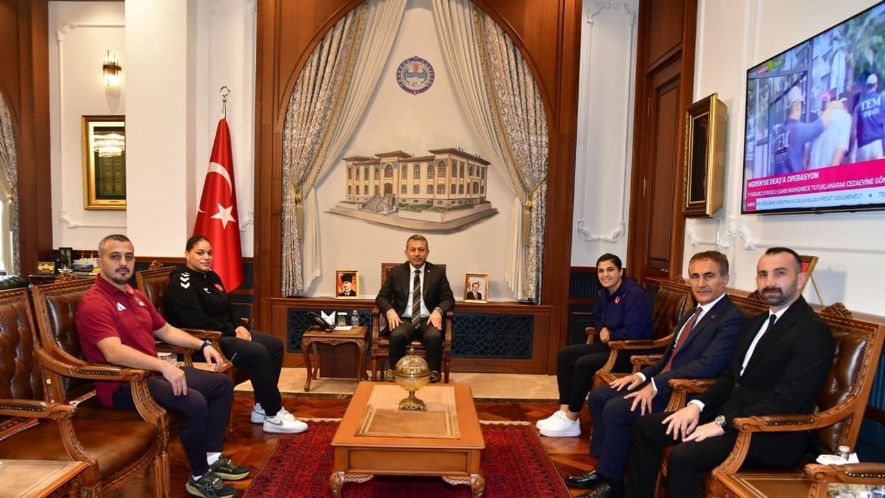 Vali Şahin Avrupa şampiyonu boksörleri ağırladı