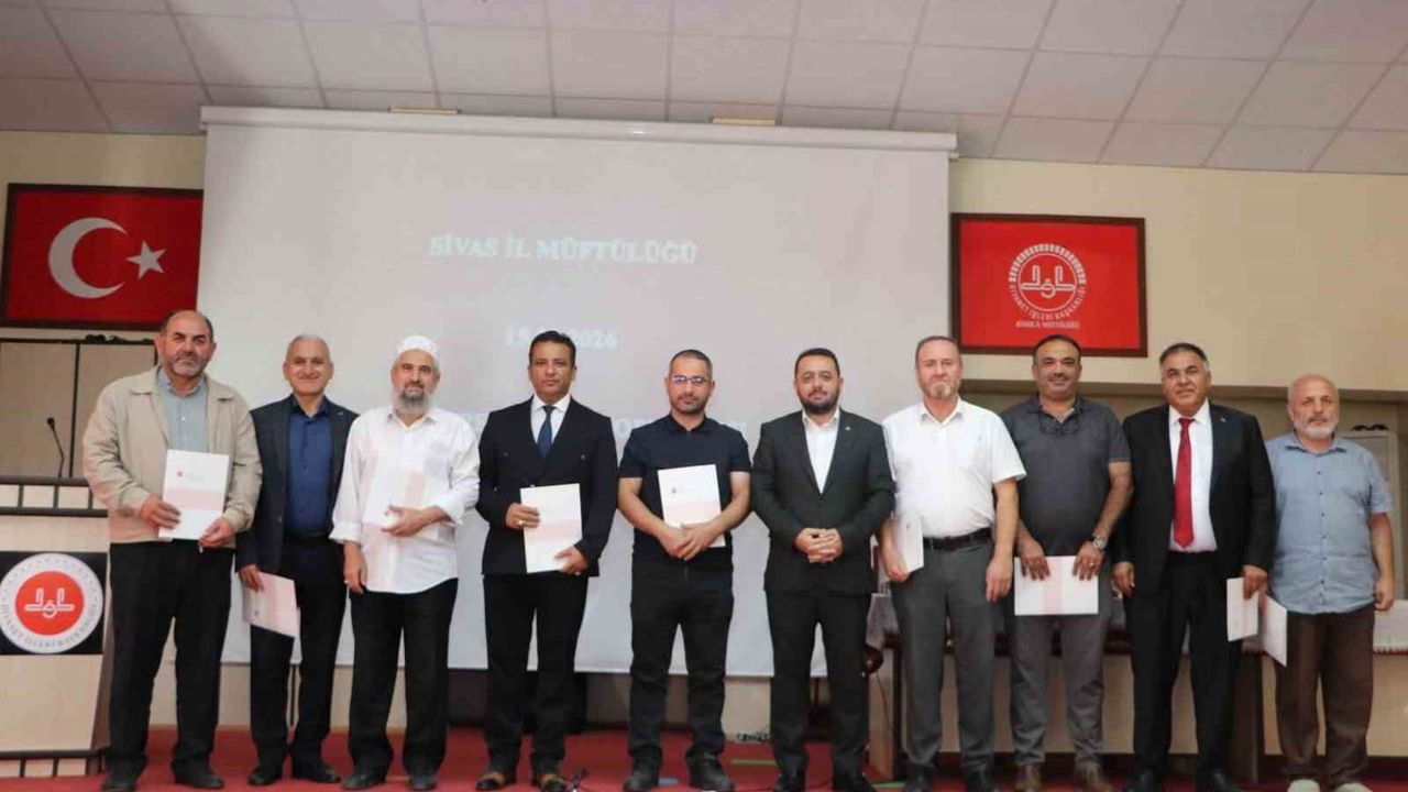Vali Şimşek, kurban organizasyonuna katkı sunan din görevlilerini ödüllendirdi