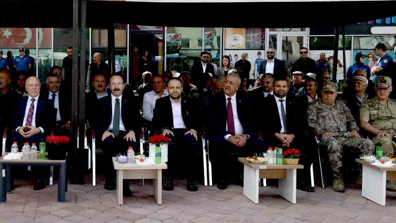 Vali Yamlı Göle’de konukevi, çocuk parkı ve hayvan pazarını açtı