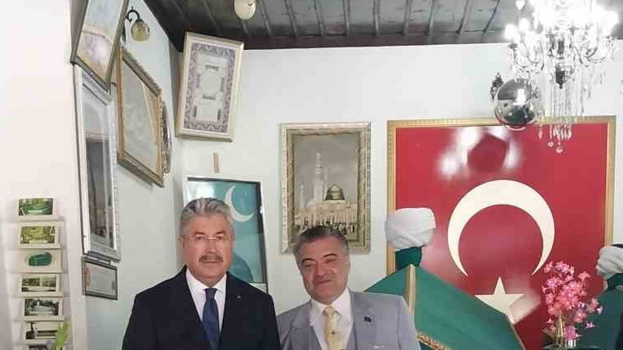 Vali Yılmaz türbede dua etti ve dernekten bilgi aldı
