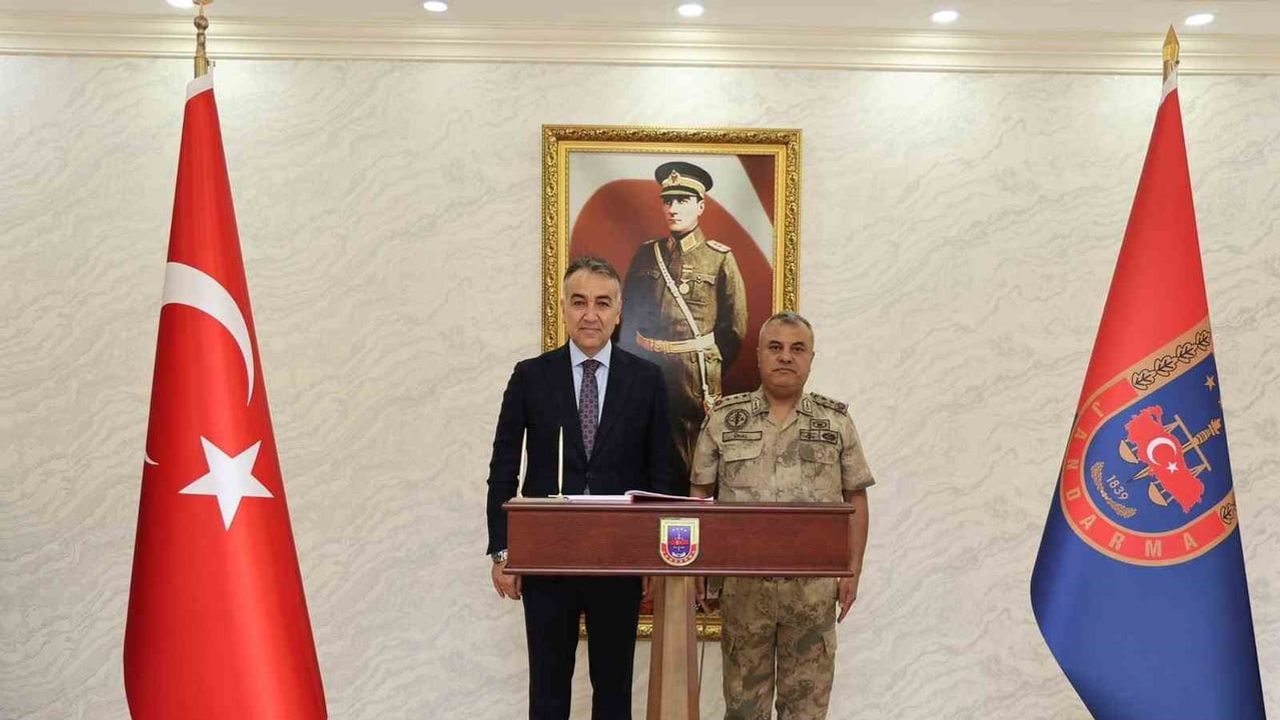 Validen emniyet, jandarma ve üniversiteye görev tebriği