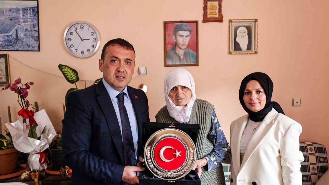Validen şehit annesine ziyaret: her zaman yanınızdayız mesajı