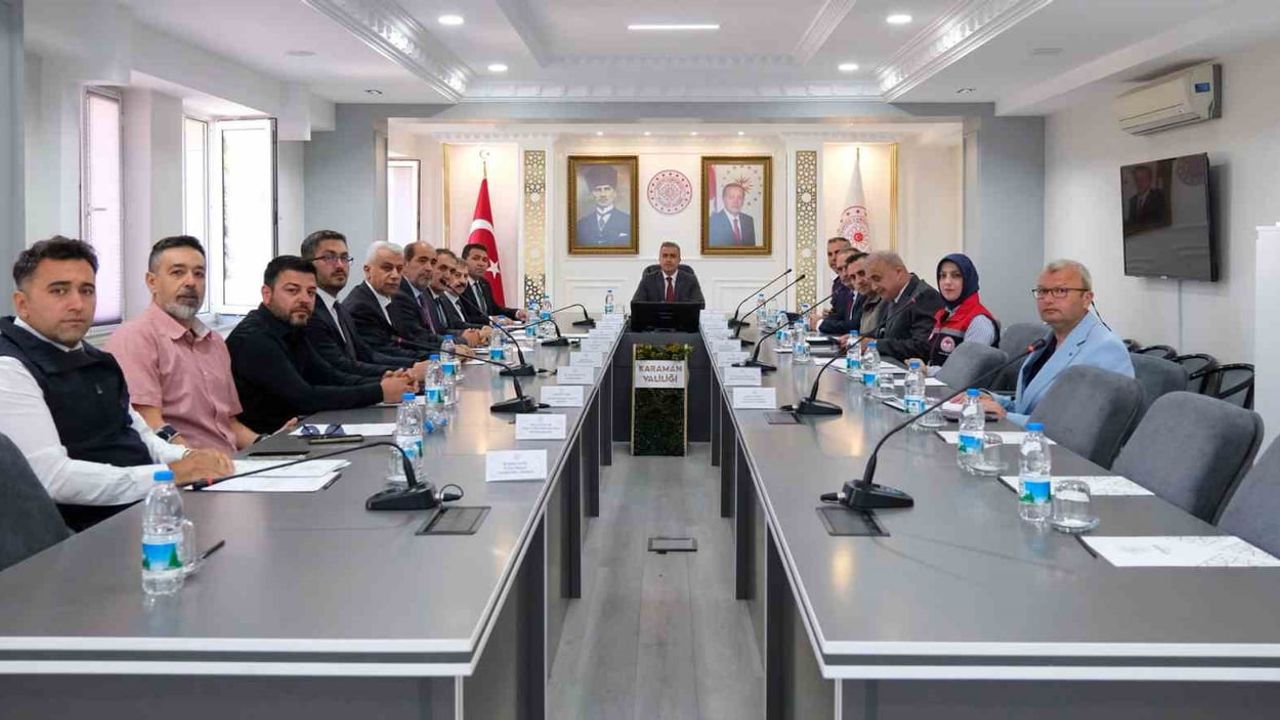 Valinin başkanlığında kurul sahipsiz hayvanlara yönelik adımları gözden geçirdi