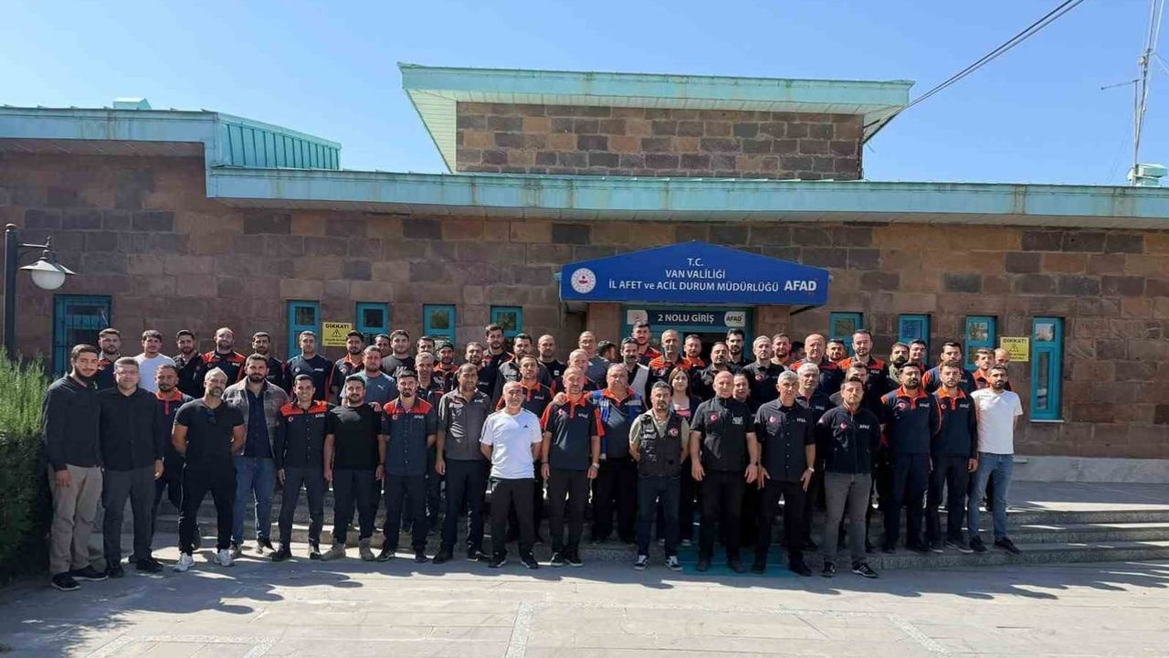 Van'da AFAD ekipleri 36 saatlik kesintisiz tatbikatı tamamladı