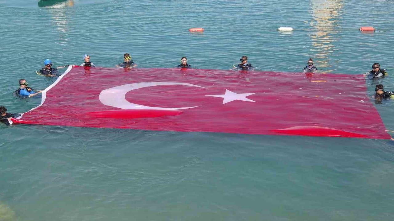 Van Gölü kıyısında gençlik, sanat ve spor buluşması