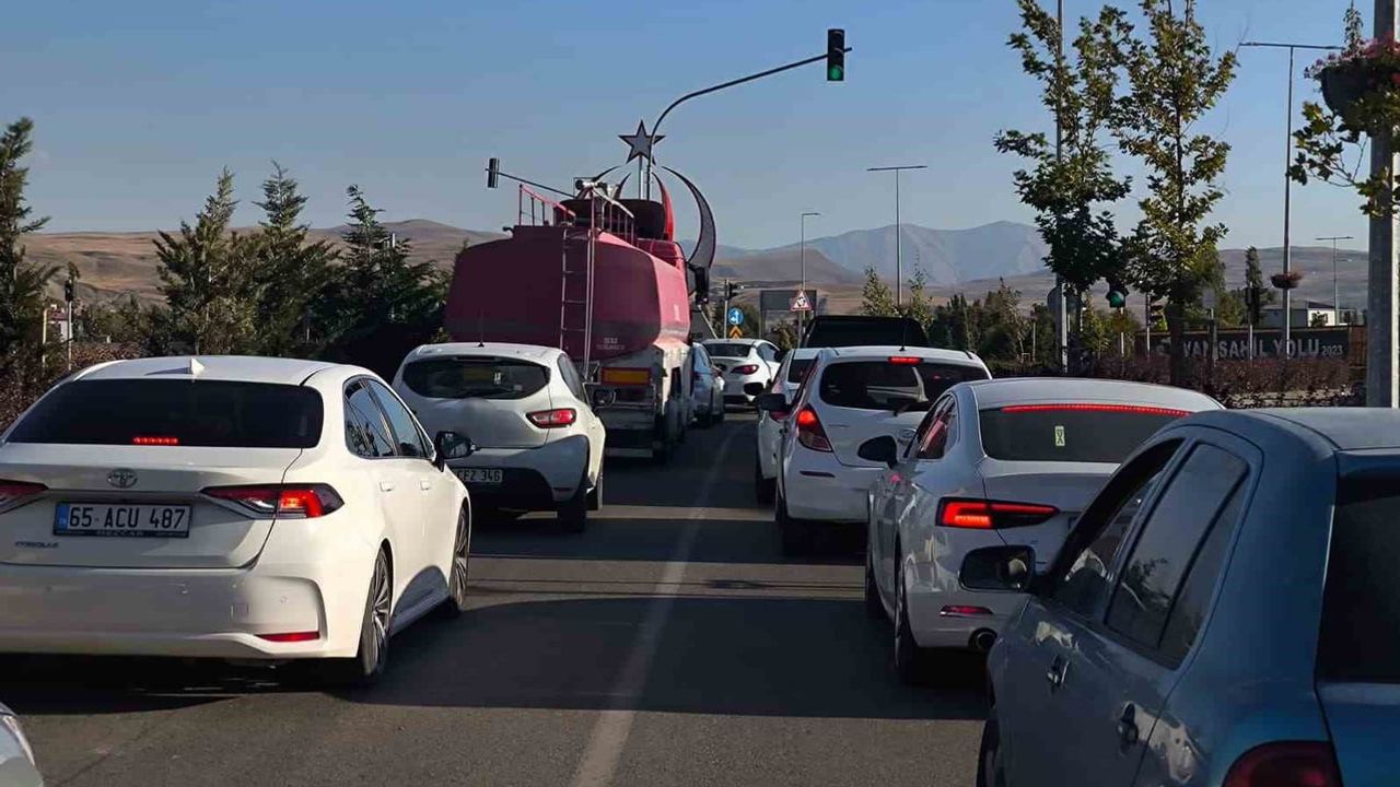 Van gölü sahil yolunda güvenlik ve altyapı endişesi büyüyor
