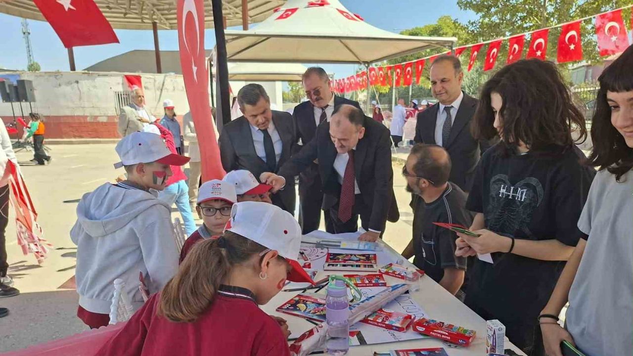 Vanlı çocuklar Gazze için umut uçurdular