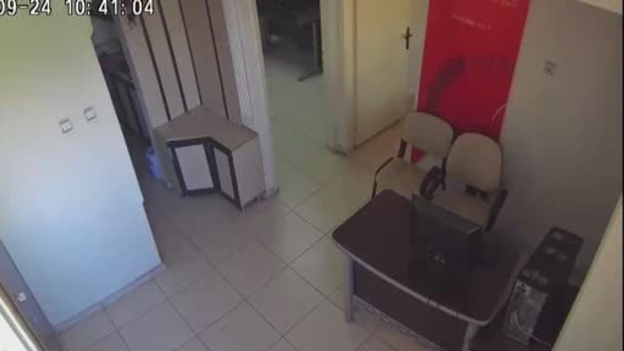 Vatandaşların panik anları kameralara yansıdı: Şanlıurfa Karaköprü'de 5.4 büyüklüğünde sarsıntı