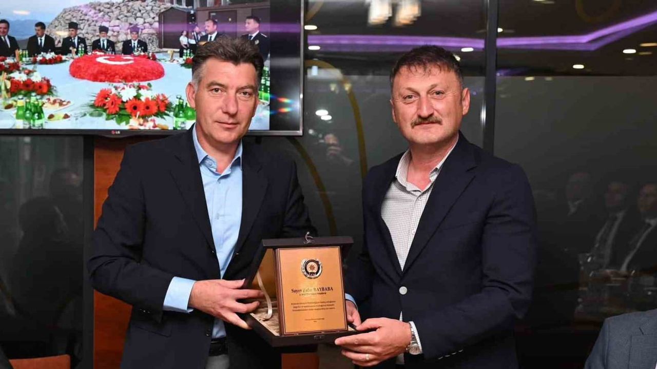 Veda yemeğinde Erzincan emniyet müdürü Zafer Baybaba'ya teşekkür