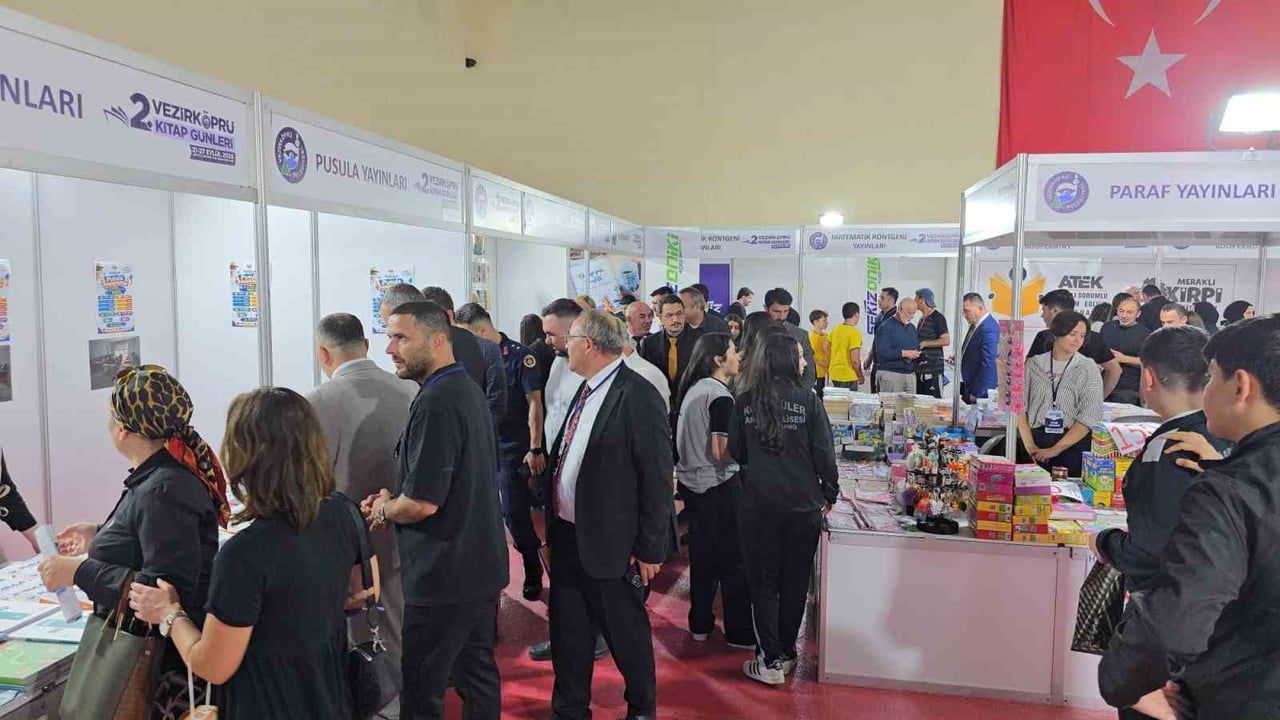 Vezirköprü'de okuma kültürü sahaya çıktı: 2. kitap günleri ziyaretçilerini ağırlıyor