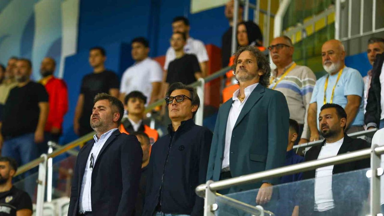 Vincenzo Montella protokol tribününden Kasımpaşa-Konyaspor maçını izledi