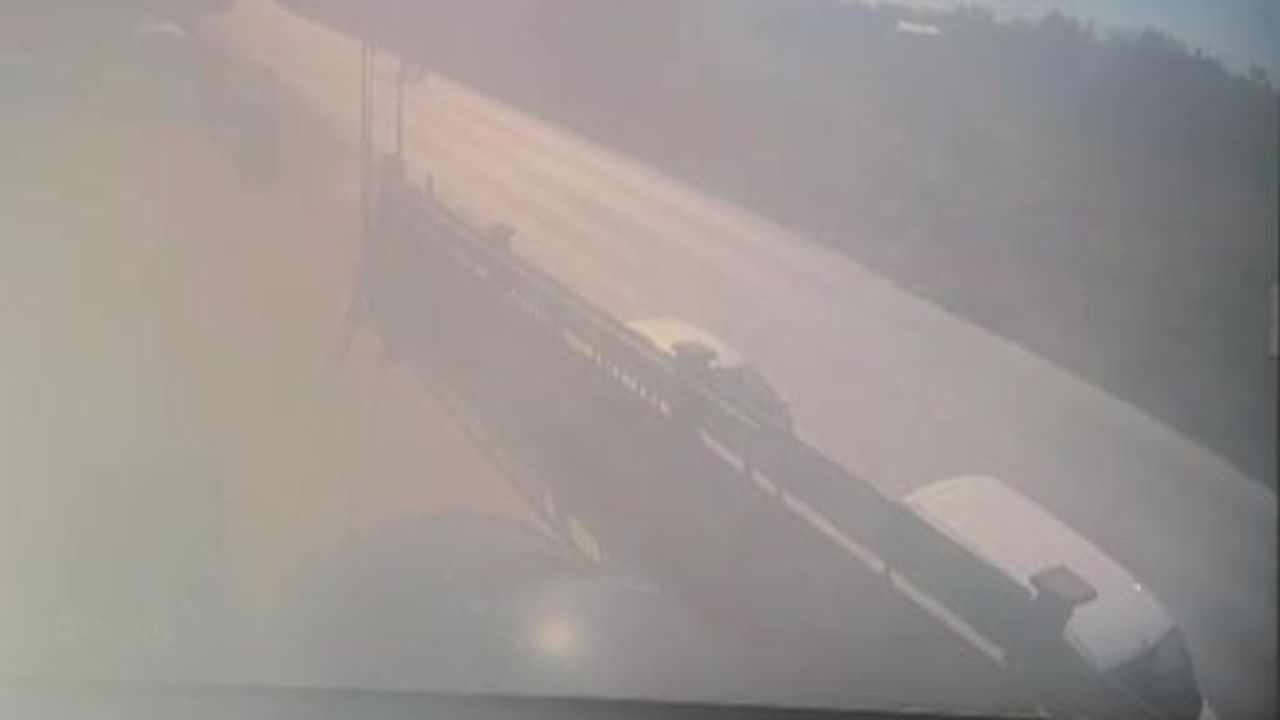 Virajı alamayan beton mikseri dört aracı etkiledi, iki kişi yaralandı