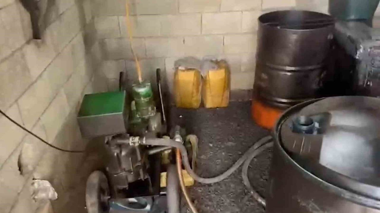 Viranşehir'de jandarmanın baskınında 1 ton 650 litre kaçak akaryakıt bulundu