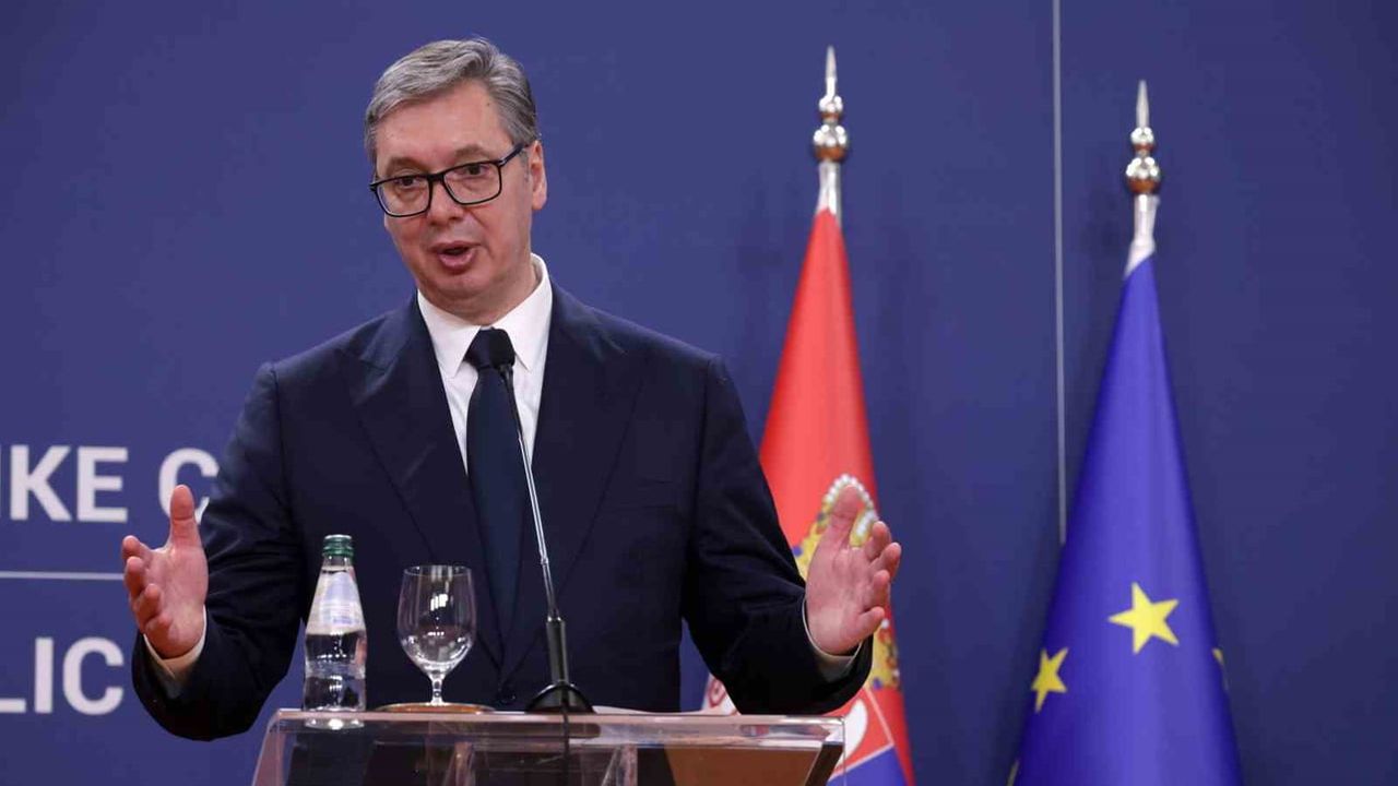 Vucic 27 eylülde istifa ederek erken seçim kampanyasına başlayacak