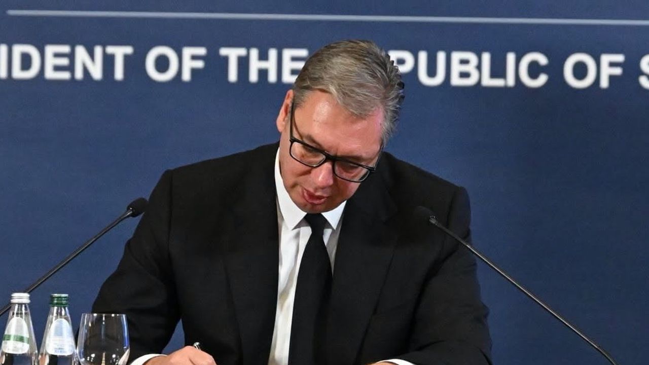 vucic istifa etti: yetkiyi yarın brnabic devralacak, seçim aralık sonuna kadar yapılacak