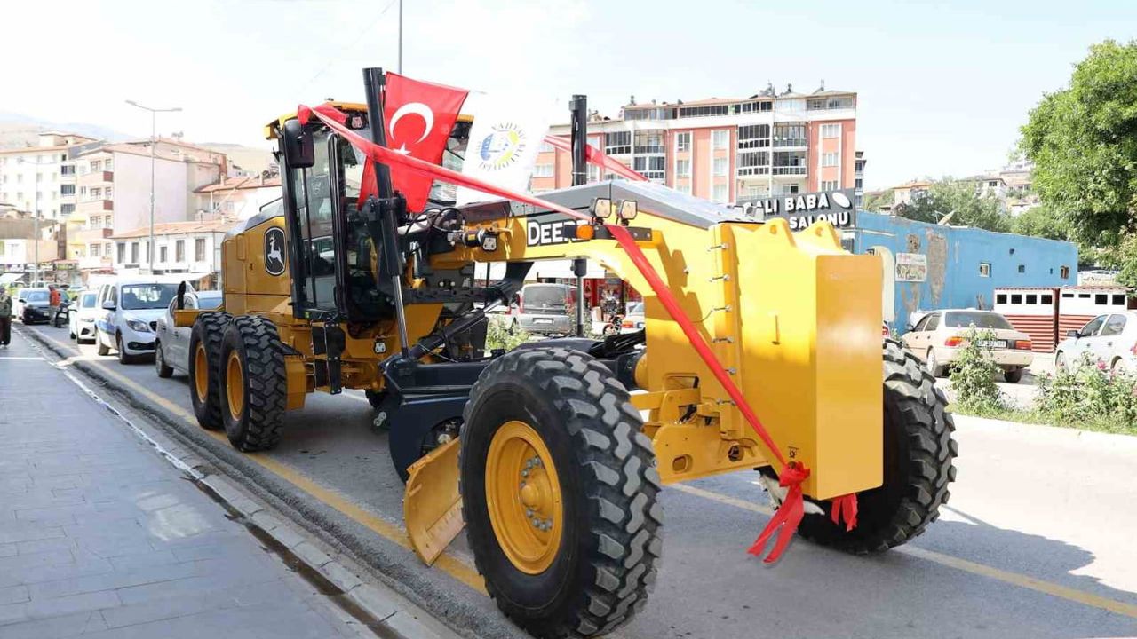 Yahyalı'nın yol seferberliği: yeni greyderle hizmet kapasitesi güçlendi