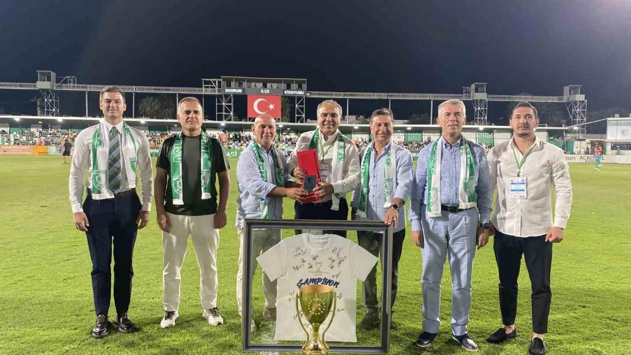 Yalıkavakspor'un Cumhurbaşkanlığı Kupası Bodrum'da kentle buluştu