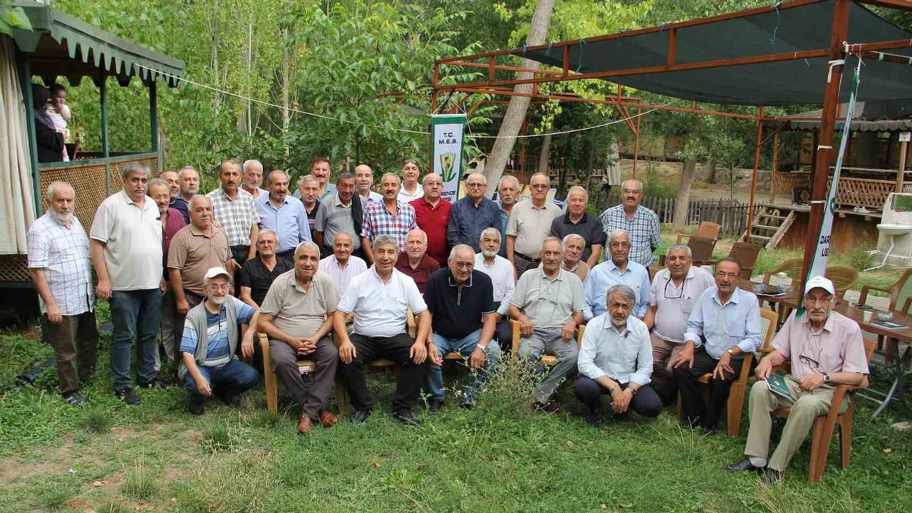 Yarım asır sonra bile süren Darende Lisesi mezun buluşması