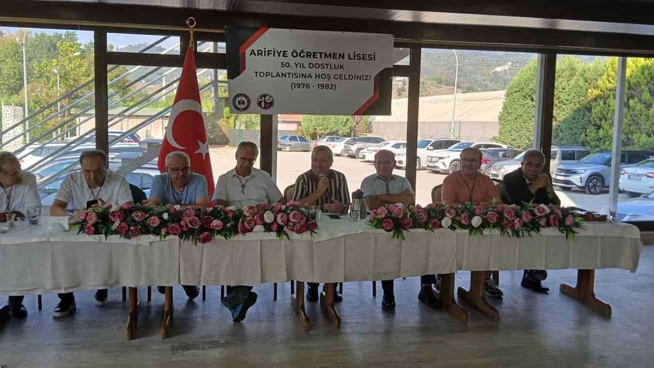 Yarım asrı aşan okul dostluğu öğretmenleriyle buluştu