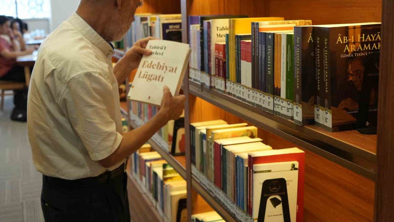 Yaşına meydan okuyan okur: Gaziantepli 76 yaşındaki İbrahim Halil Uzak
