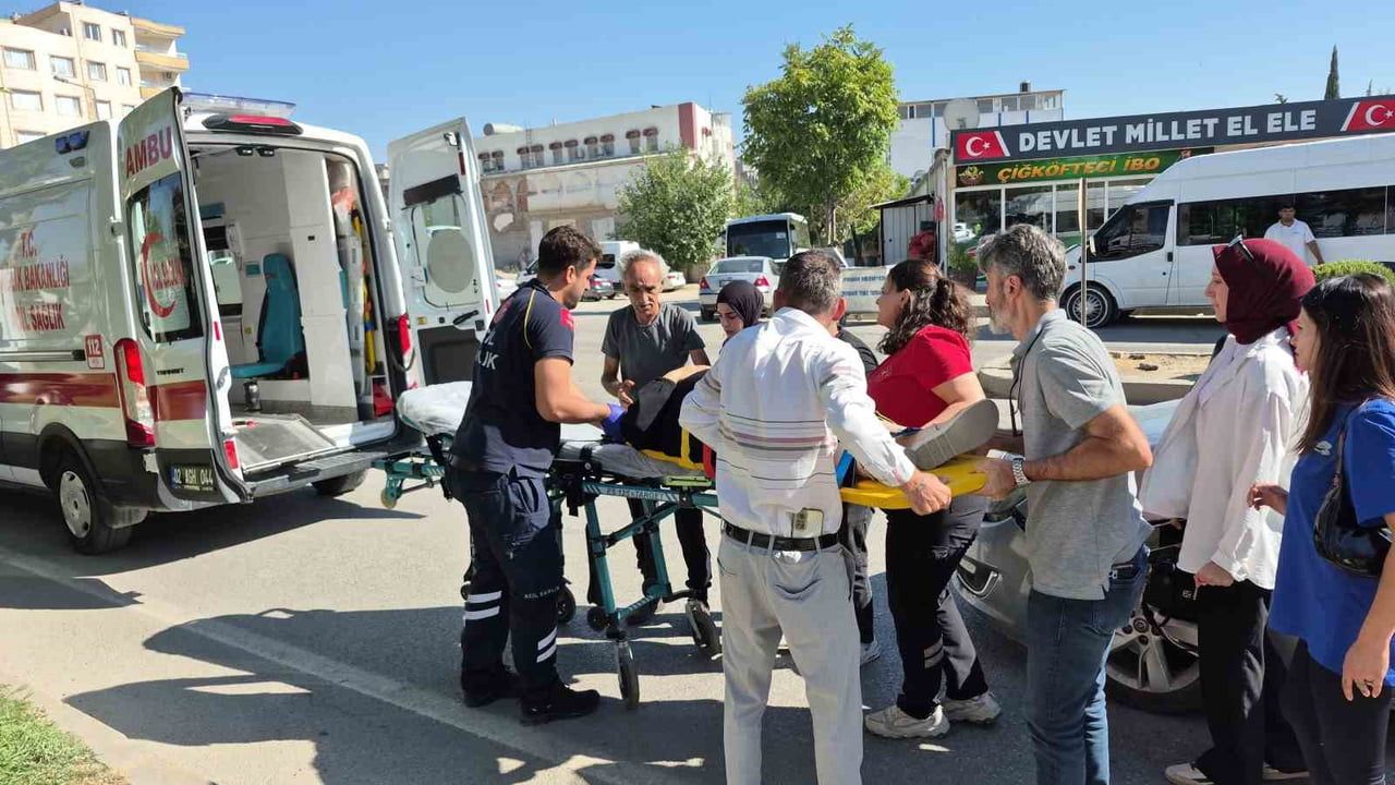 Yaya geçidinde kadın sürücünün çarpması sonucu yaralandı