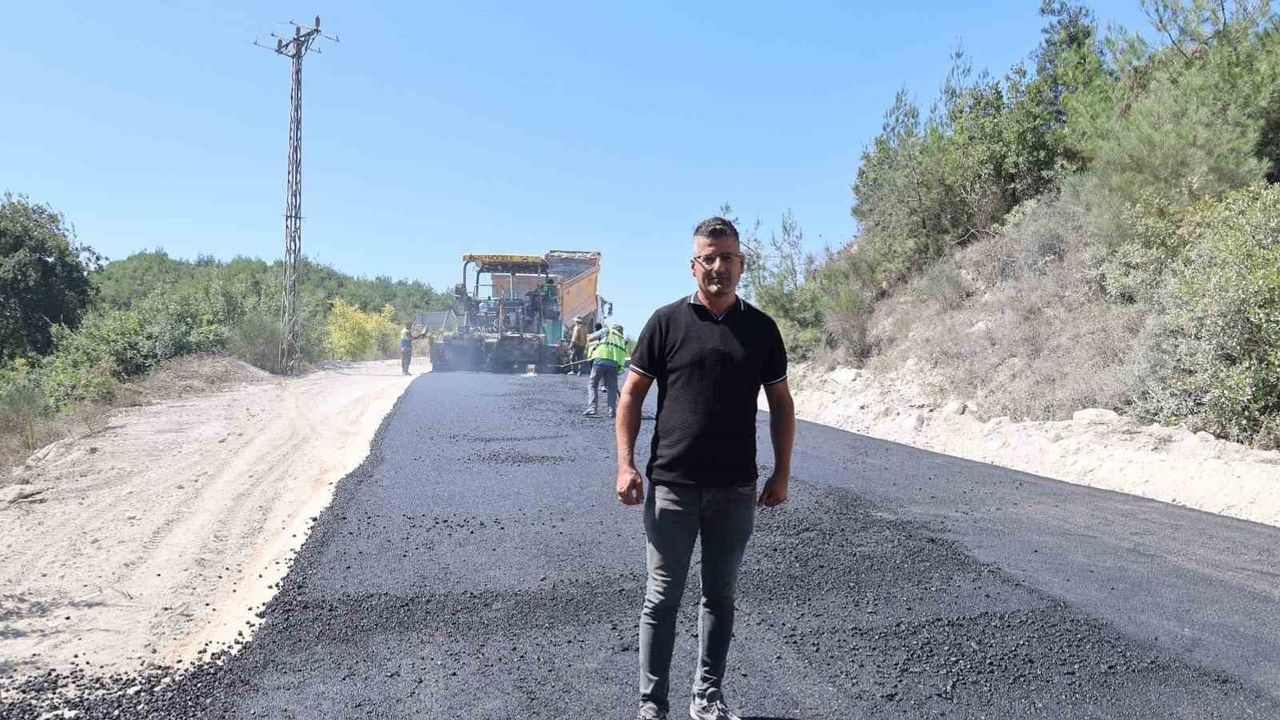 Yayladağı'nda üç mahallenin ulaşımı beton asfaltla yenileniyor