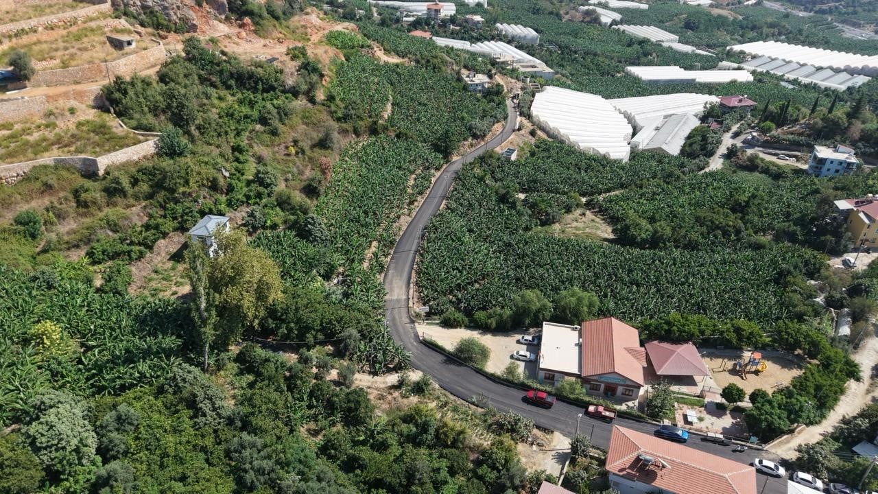 Yaylalı’nın yıllardır beklenen yolu 2,5 kilometrelik sıcak asfaltla yenileniyor