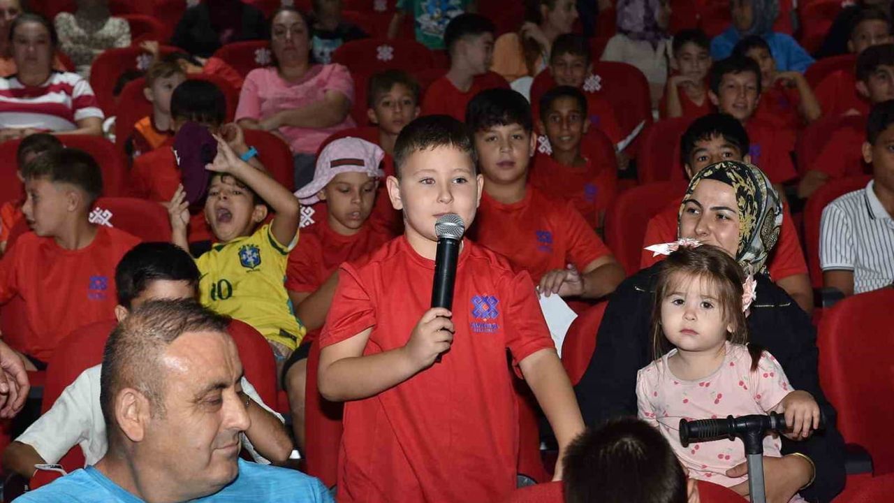 Yaz spor okulları coşkuyla sona erdi: gençler Süper Lig hakemleriyle buluştu