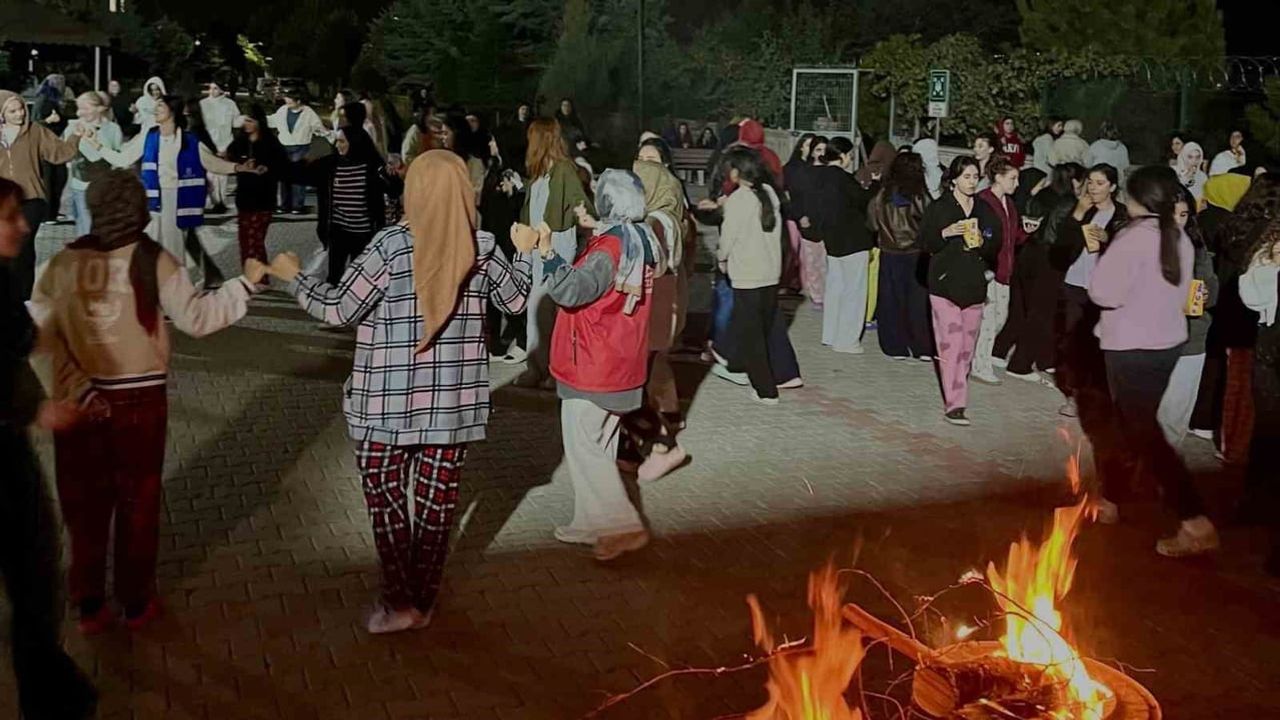 Yeni döneme ateş çevresinde merhaba: Niğde Ömer Halisdemir Üniversitesi'nde öğrenciler kaynaştı