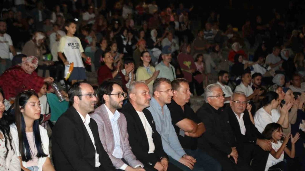 Yeniceköy’de kurtuluş sevinci gençlik korosunun ezgileriyle yükseldi