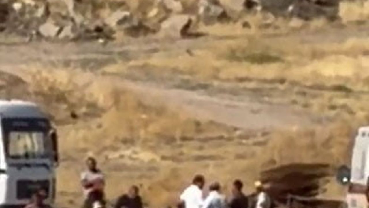 Yenikent'te vinçten düşen malzeme işçiyi ağır yaraladı