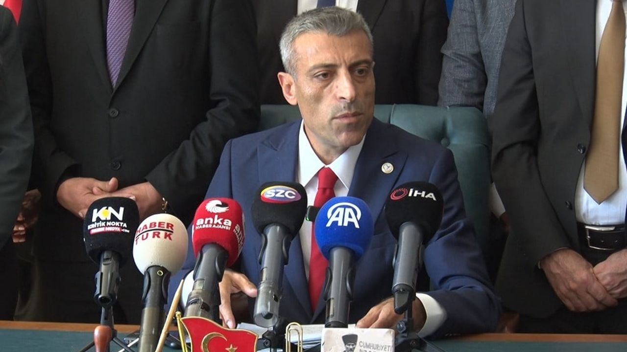 yenilik Partisi'nden YENİ Parti'ye 3 Ekim'e kadar çözüm çağrısı